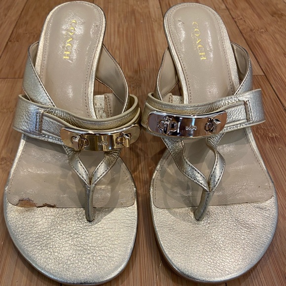 COAHC Kitten Heels Gold Sandals - Picture 4 of 6